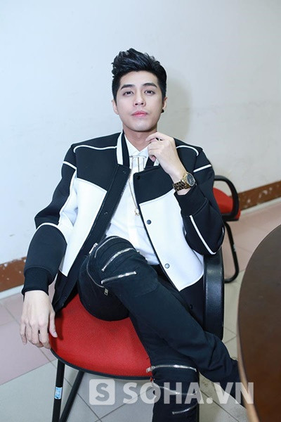 Thu Phương lộ hình xăm khủng trong đêm Gala The Voice 2015 ảnh 4 Noo Phước Thịnh bảnh bao trong hậu trường.