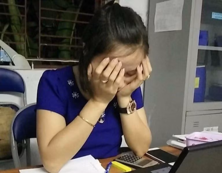 Công việc của nhân viên kế toán trường học nhiều và chịu không ít áp lực. Ảnh minh họa