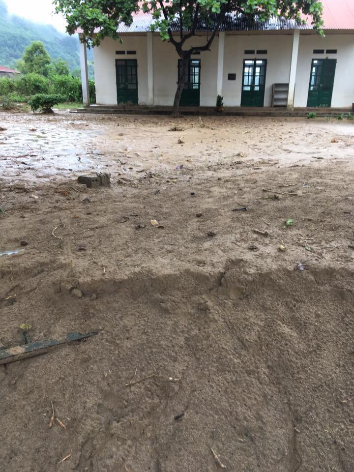 Ngày 11, 12/10, toàn bộ học sinh Trường tiểu học Phúc Sơn phải nghỉ học vì mưa lũ Ngày 11, 12/10, toàn bộ học sinh Trường tiểu học Phúc Sơn phải nghỉ học vì mưa lũ