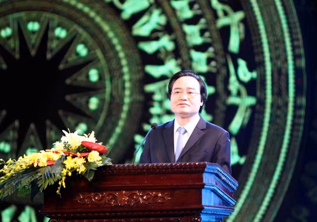 Bộ trưởng Bộ GD&ĐT Phùng Xuân Nhạ phát biểu tại buổi lễ Bộ trưởng Bộ GD&ĐT Phùng Xuân Nhạ phát biểu tại buổi lễ