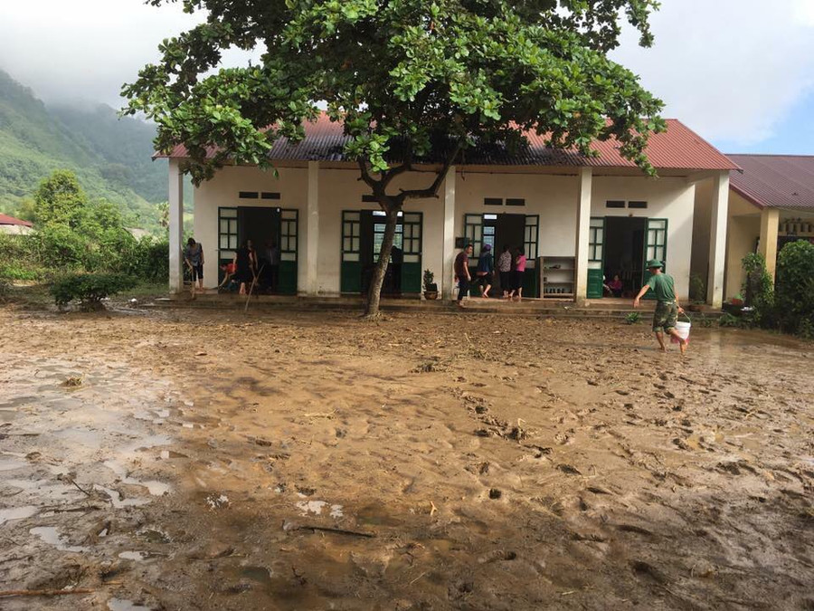 Điểm trường Muông Hán, thuộc Trường tiểu học Phúc Sơn ngập trong bùn đất Điểm trường Muông Hán, thuộc Trường tiểu học Phúc Sơn ngập trong bùn đất