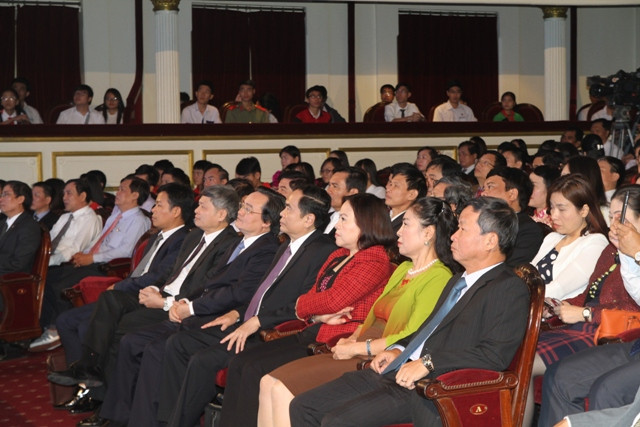 Các đại biểu tham dự buổi lễ