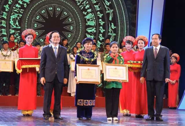 Nhân lên hơn nữa những tấm gương thầy cô giáo, HSSV đổi mới, sáng tạo ảnh 6