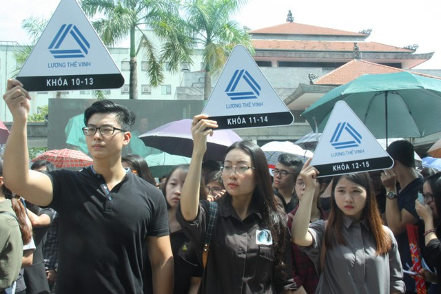 Học sinh Lương Thế Vinh nhiều thế hệ đến bái biệt người thầy đáng kính - linh hồn Trường Lương Thế Vinh