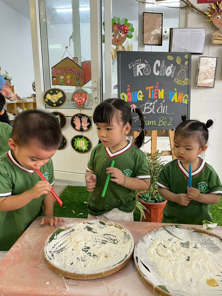 Trường Mầm non Ngọc Lan tổ chức nhiều trò chơi vận động cho trẻ và tiệc buffer ngay sau lễ khai giảng.