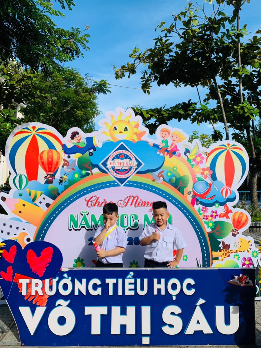Trường Tiểu học Võ Thị Sáu dành một khu vực 'check - in' cho phụ huynh và học sinh trong lễ khai giảng. Trường Tiểu học Võ Thị Sáu dành một khu vực 'check - in' cho phụ huynh và học sinh trong lễ khai giảng.
