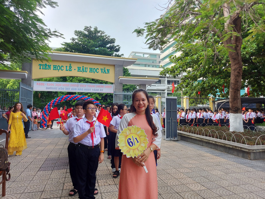 Trường THCS Nguyễn Huệ (quận Hải Châu) đón học sinh khối lớp 6. Trường THCS Nguyễn Huệ (quận Hải Châu) đón học sinh khối lớp 6.