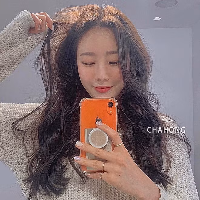 Uốn sóng lọn to vừa giúp bạn không bị "dừ" đi mà còn hết mực sang chảnh nữa.