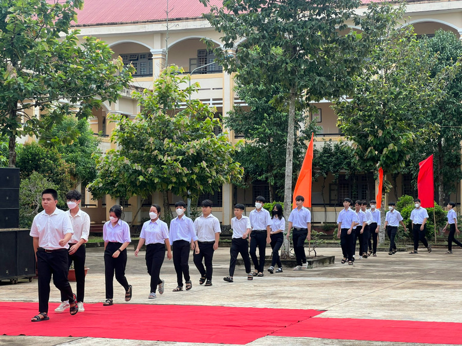 Học sinh trường THPT Lộc Ninh, tỉnh Bình Phước. Học sinh trường THPT Lộc Ninh, tỉnh Bình Phước.