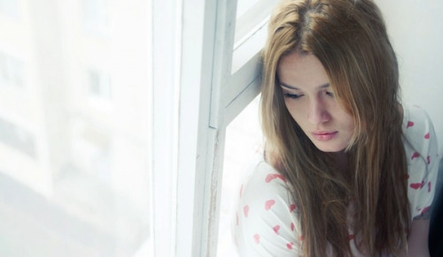 Chồng vắng nhà, vật ngờ ngủ nhờ chị họ vì "sợ" em chồng vô duyên