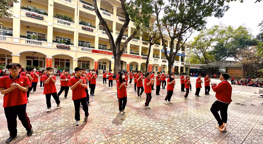 Giờ Giáo dục thể chất tại Trường THCS Hoàng Liệt, Hoàng Mai, Hà Nội. Ảnh: NTCC