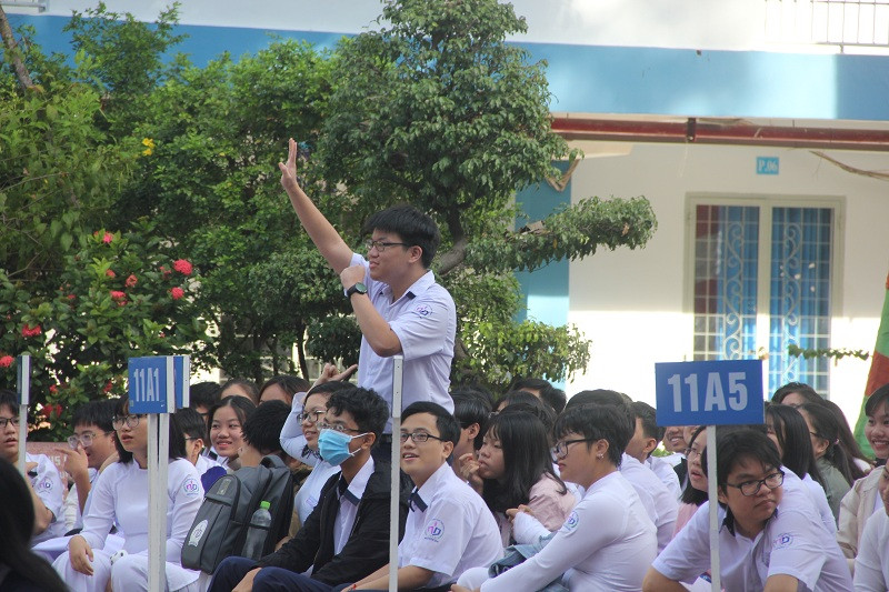 Học sinh xung phong trả lời các câu hỏi