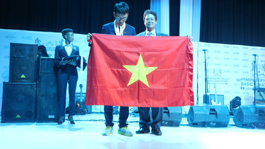 Học sinh Nguyễn Mạnh Quân vinh dự giành Huy chương Bạc tại Giải cá nhân xuất sắc nhất trong bài thi Lý thuyết Học sinh Nguyễn Mạnh Quân vinh dự giành Huy chương Bạc tại Giải cá nhân xuất sắc nhất trong bài thi Lý thuyết