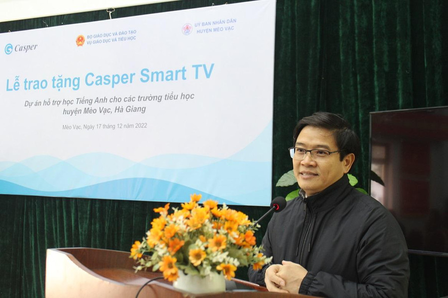 Tiến sĩ Thái Văn Tài, Vụ trưởng Vụ Giáo dục Tiểu học, Bộ Giáo dục và Đào tạo phát biểu tại buổi lễ trao tặng quà. Tiến sĩ Thái Văn Tài, Vụ trưởng Vụ Giáo dục Tiểu học, Bộ Giáo dục và Đào tạo phát biểu tại buổi lễ trao tặng quà.