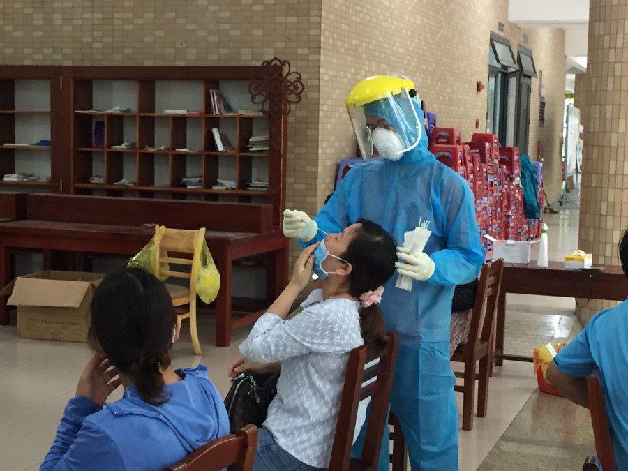 Lực lượng tham gia làm thi và thí sinh dự thi tốt nghiệp THPT năm 2021 tại Đà Nẵng sẽ được xét nghiệm Covid - 19 vào 2 ngày 4-5/7