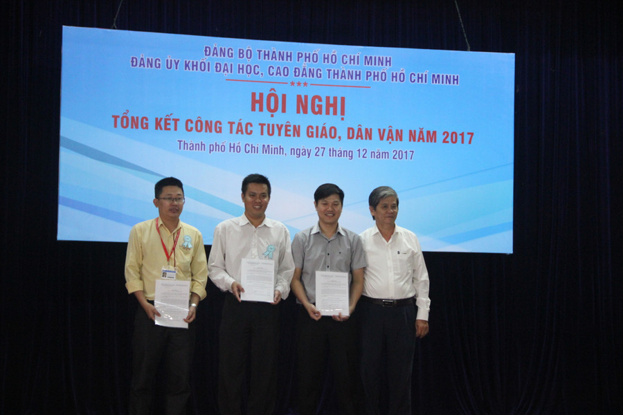 Trao quyết định thành lập Tổ cộng tác viên dư luận xã hội