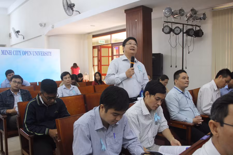 Đại biểu góp ý cho báo cáo tổng kết của Hội nghị