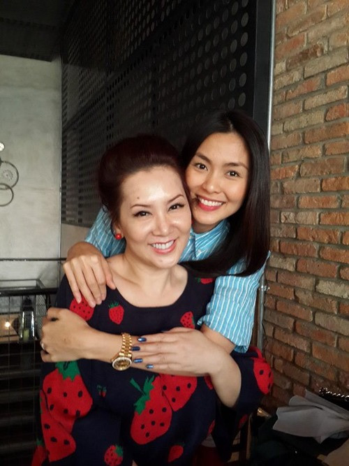 Hà Tăng giấu bụng bầu khi tiếp đón Thu Minh - 4