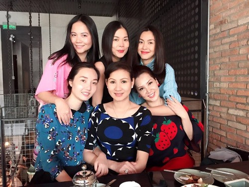 Hà Tăng giấu bụng bầu khi tiếp đón Thu Minh - 9