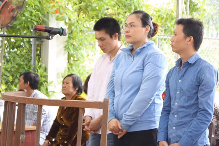 Phạt tù “ái nữ” rủ bạn trộm két sắt của mẹ