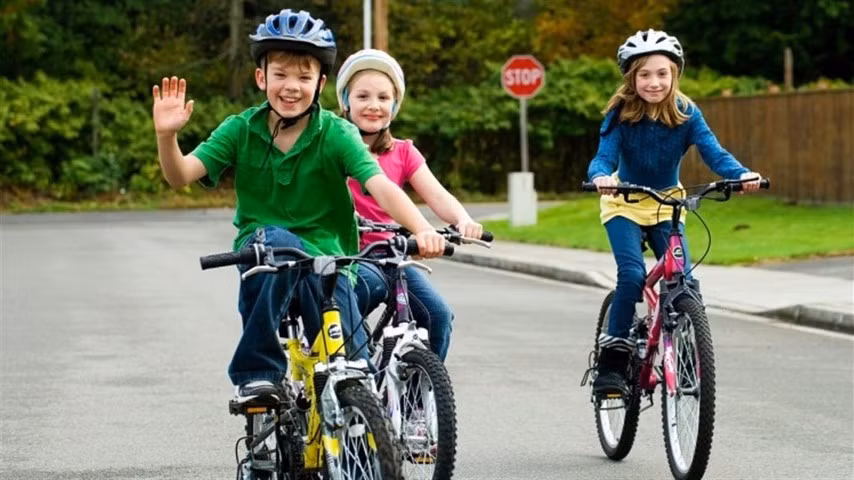 Cha mẹ có thể cho trẻ đạp xe từ sớm và đạp mỗi ngày để kích thích sự tăng trưởng và phát triển chiều cao.