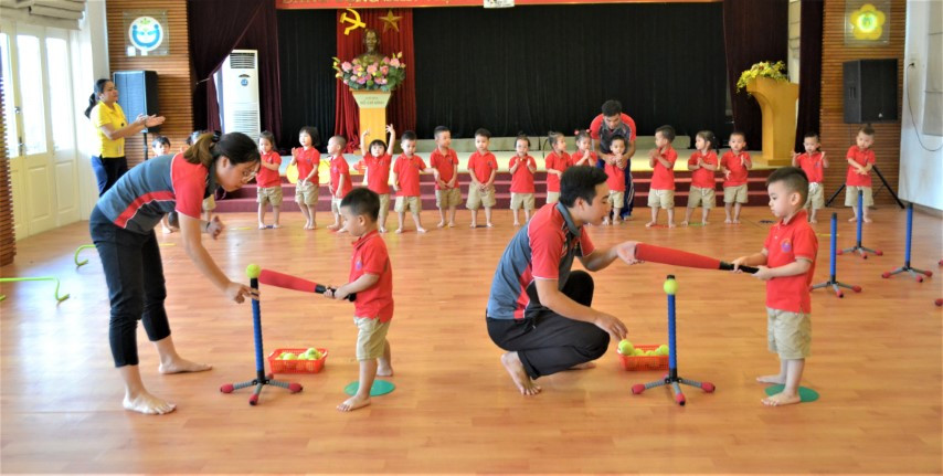 Các bé tham gia hoạt động thể thao phối hợp theo chương trình của Australia. Các bé tham gia hoạt động thể thao phối hợp theo chương trình của Australia.