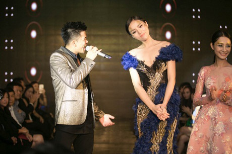 Khoe vai trần, Hoa hậu Kỳ Duyên bị chê đô con như đàn ông - Ảnh 4 Khoe vai tran, Hoa hau Ky Duyen bi che do con nhu dan ong - Anh 4
