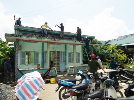 Bạc Liêu: Lốc xoáy làm tốc mái hàng chục căn nhà - Ảnh 1 Bac Lieu: Loc xoay lam toc mai hang chuc can nha - Anh 1