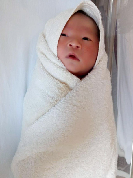 Chuyện đi đẻ quá nhanh, quá nguy hiểm: Cổ tử cung mở 7cm mẹ vẫn Chuyen di de qua nhanh, qua nguy hiem: Co tu cung mo 7cm me van