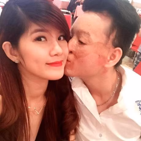 Khoe anh can mat con trai, cap chong xau vo xinh khien dan mang soc - Anh 2