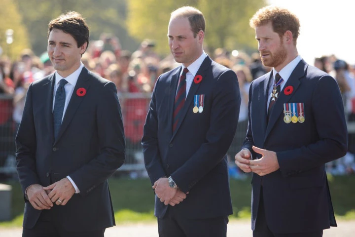 Từ trái sang: Thủ tướng Canada Justin Trudeau sánh vai cùng hai vị Hoàng tử nước Anh lịch lãm là Hoàng tử William và Harry khiến bao trái tim “tan chảy."