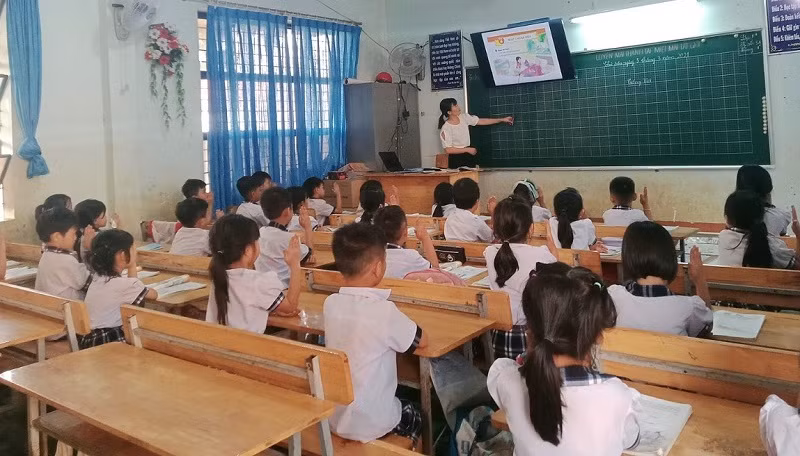 Trong quá trình giảng dạy, cô Nga luôn có nhiều phương pháp tạo hứng thú cho học sinh.