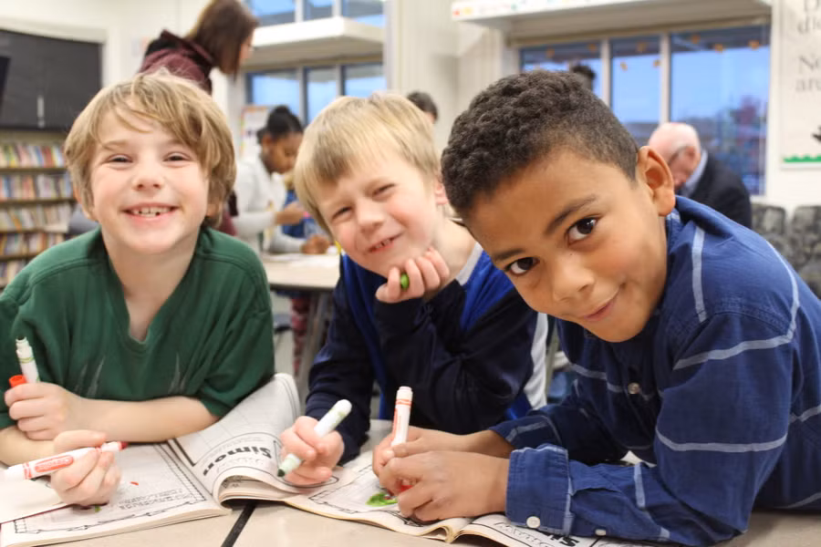 Sách giáo khoa đóng vai trò phát triển năng lực học sinh tại các nước phát triển