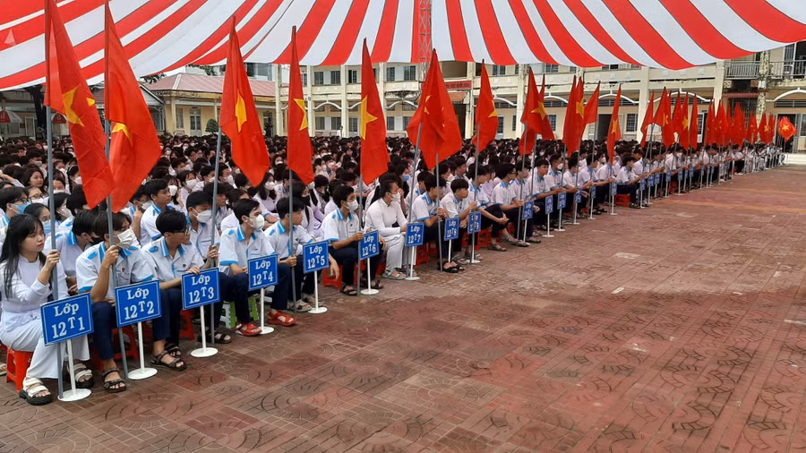 HS huyện Đầm Dơi (Cà Mau) trong ngày khai giảng.