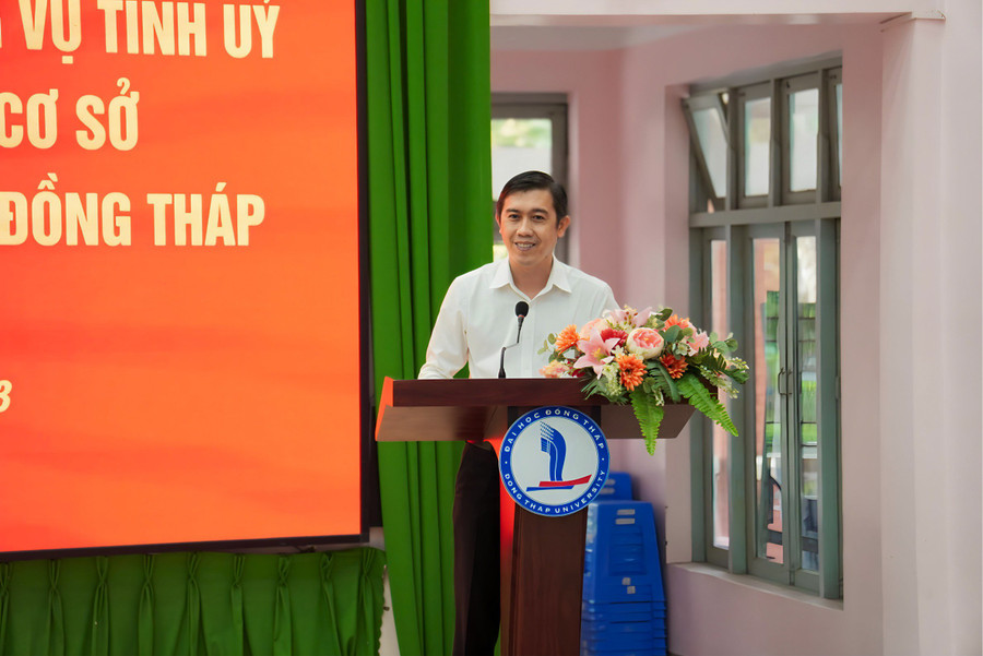 Ông Trương Tấn Đạt - Ủy viên Đảng ủy Khối các cơ quan Tỉnh, Bí thư Đảng ủy, Chủ tịch Hội đồng trường Trường ĐH Đồng Tháp phát biểu tại Hội nghị. Ông Trương Tấn Đạt - Ủy viên Đảng ủy Khối các cơ quan Tỉnh, Bí thư Đảng ủy, Chủ tịch Hội đồng trường Trường ĐH Đồng Tháp phát biểu tại Hội nghị.