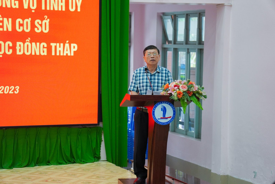 Trưởng Ban Tổ chức Tỉnh ủy Đồng Tháp Trần Văn Cường phát biểu tại buổi trao quyết định. Trưởng Ban Tổ chức Tỉnh ủy Đồng Tháp Trần Văn Cường phát biểu tại buổi trao quyết định.