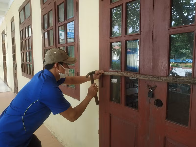 Các trường học xây dựng phương án và chủ động phòng chống, đảm bảo cơ sở vật chất trường học.