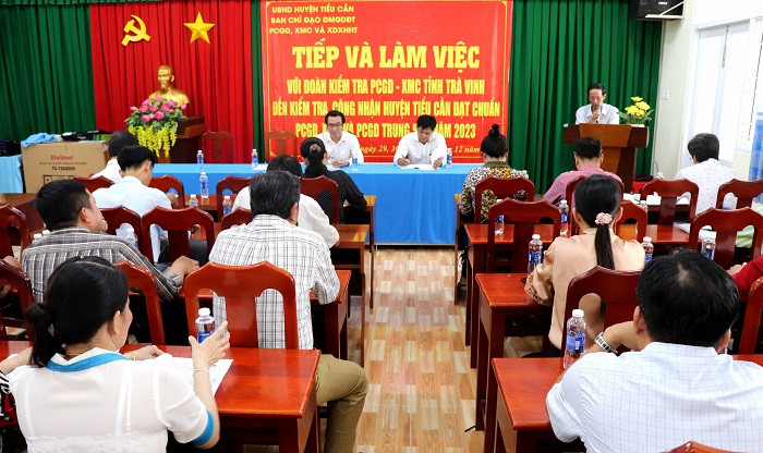 Sở GD&ĐT Trà Vinh kiểm tra kết quả thực hiện phổ cập giáo dục, xóa mù chữ năm 2023 tại huyện Tiểu Cần. Ảnh: T.Uyên - C.Hẹn. Sở GD&ĐT Trà Vinh kiểm tra kết quả thực hiện phổ cập giáo dục, xóa mù chữ năm 2023 tại huyện Tiểu Cần. Ảnh: T.Uyên - C.Hẹn.