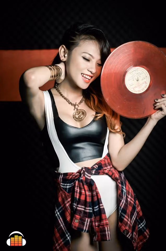 Dung nhan nữ DJ 9x Nha Trang từng trốn nhà đi chơi nhạc ảnh 13