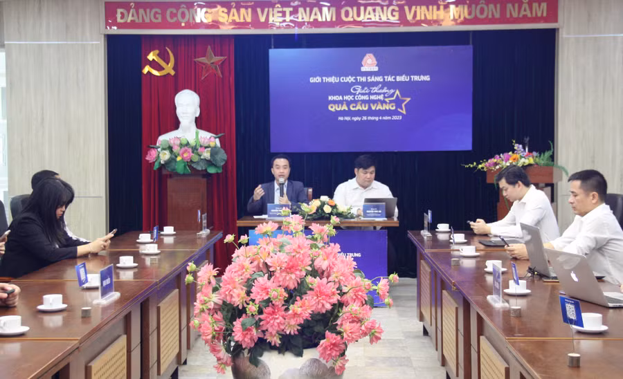 GIới thiệu cuộc thi sáng tác biểu trưng Giải thưởng Khoa học công nghệ Quả Cầu Vàng. 