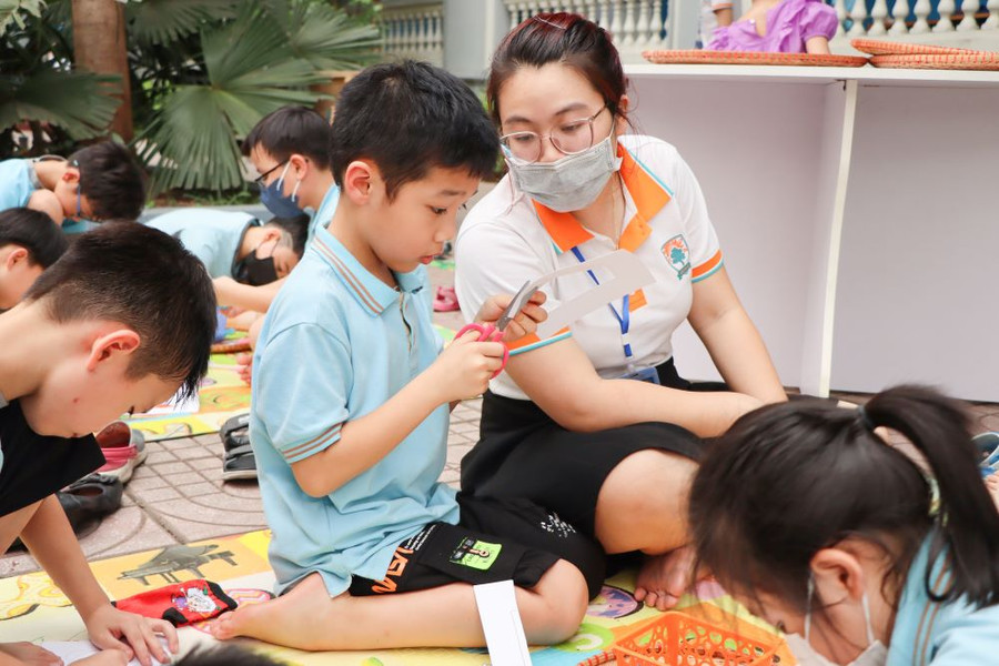 Nhiều hoạt động lý thú trong ngày hội giúp học sinh hào hứng với sách.