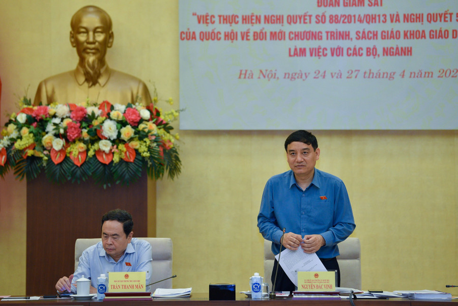 Chủ nhiệm Ủy ban Văn hóa, Giáo dục của Quốc hội Nguyễn Đắc Vinh. Chủ nhiệm Ủy ban Văn hóa, Giáo dục của Quốc hội Nguyễn Đắc Vinh.