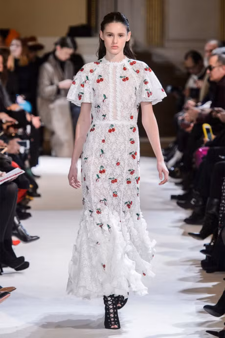 Cam hung vay cuoi lang man tu san dien thoi trang 2017 - Anh 1