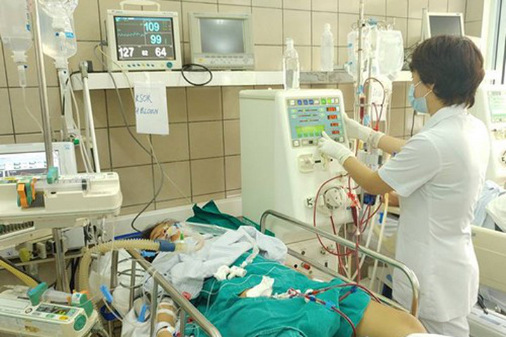 Khởi tố vụ ngộ độc rượu khiến nhiều sinh viên nhập viện
