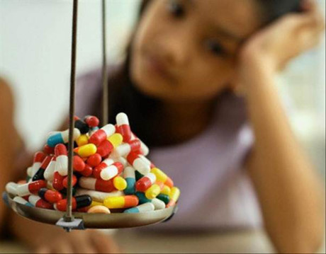 Có thuốc giảm khó chịu cho trẻ mọc răng? - Ảnh 1 Co thuoc giam kho chiu cho tre moc rang? - Anh 1
