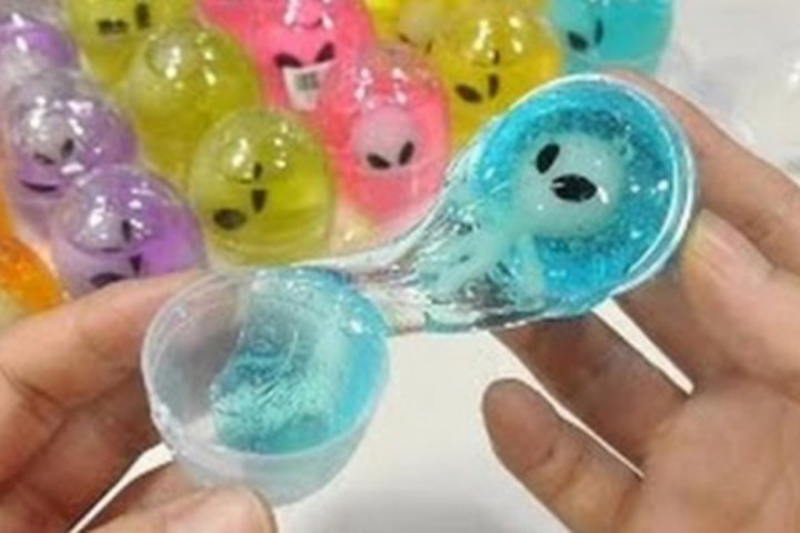 Trẻ con phát cuồng với "chất nhờn ma quái", có nguy hại sức khỏe?