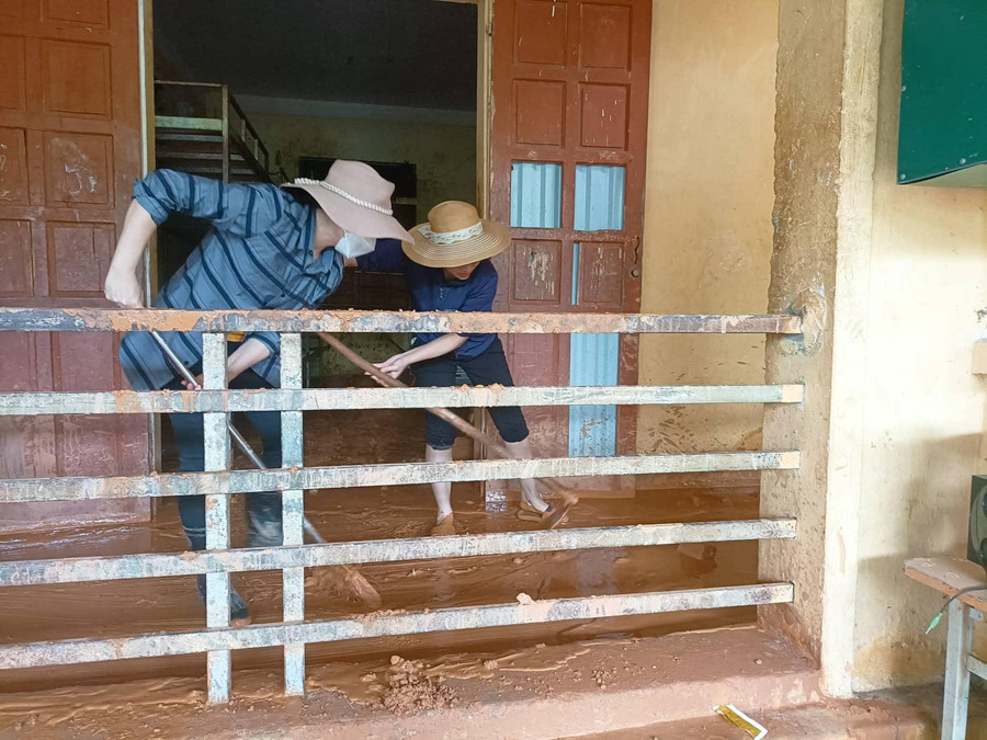 Việc tổ chức bán trú, sớm ổn định dạy học là điều kiện duy trì sĩ số học sinh tại Kỳ Sơn sau lũ. Việc tổ chức bán trú, sớm ổn định dạy học là điều kiện duy trì sĩ số học sinh tại Kỳ Sơn sau lũ.