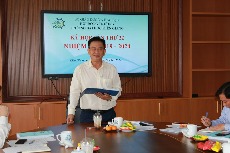 TS Nguyễn Tuấn Khanh - Bí thư Đảng ủy, Chủ tịch Hội đồng trường Trường ĐH Kiên Giang phát biểu tại cuộc họp. TS Nguyễn Tuấn Khanh - Bí thư Đảng ủy, Chủ tịch Hội đồng trường Trường ĐH Kiên Giang phát biểu tại cuộc họp.