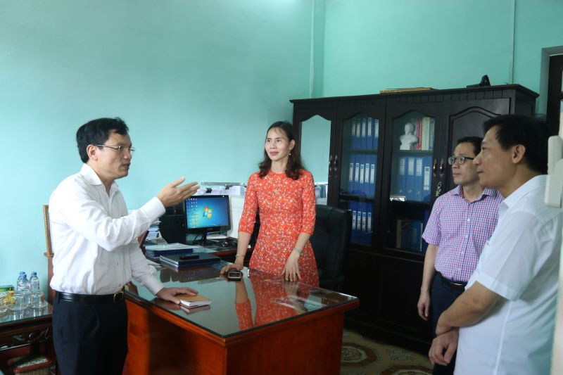 Trong xử lý bất thường của kỳ thi cán bộ làm thi cần chú ý ba nguyên tắc: Không được giấu thông tin; xử lý phải tôn trọng quy chế; đặt quyền lợi thí sinh lên trên quyền lợi của cán bộ coi thi.