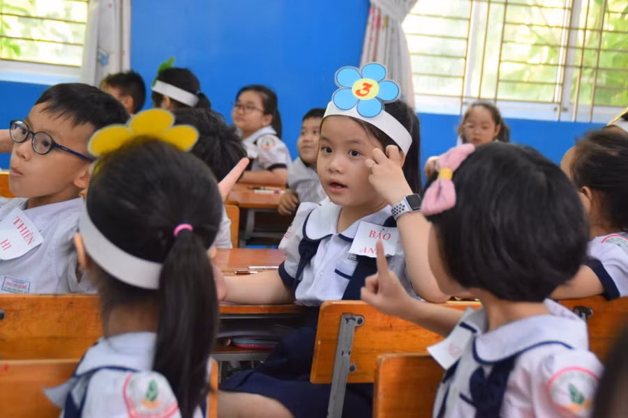 Học sinh lớp 1 trong giờ học. Ảnh minh hoạ